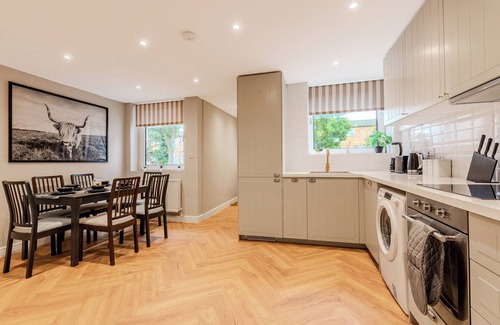 Battersea House | Battersea Spacious 3Bed Home w/Parking &Garden - 15 mins from London Eye
