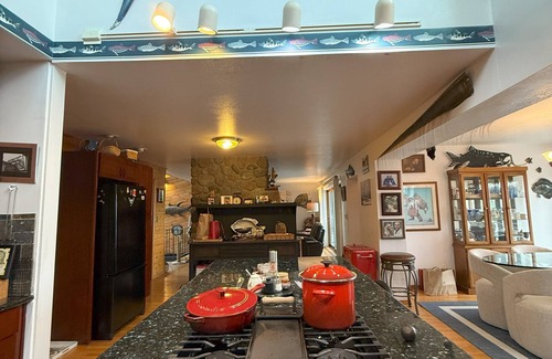 Boulevard Bluffs House | Bay and Mt View from Beautiful Darlington Lane - Deck w/BBQ, fire pit, hot tub.