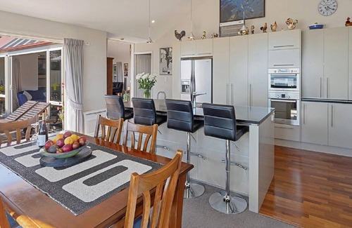 Nelson House | Bay Dreamer "Nelson ExecutiveHoliday Home"