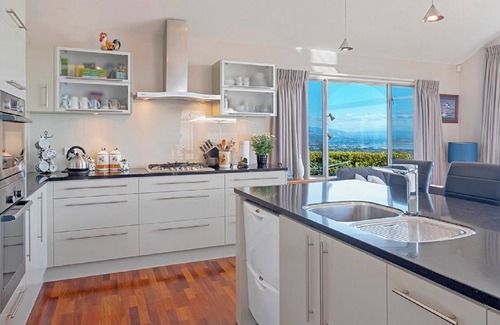 Nelson House | Bay Dreamer "Nelson ExecutiveHoliday Home"