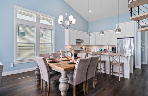 Rockport House | Bay escape with private heated pool, water view, loft & fast WiFi