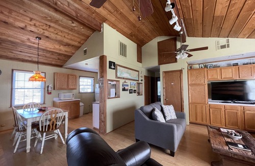 Cedar Lane House | Bay House- Excellent Fishing House With Large Lighted Pier At The Caney Creek "Y