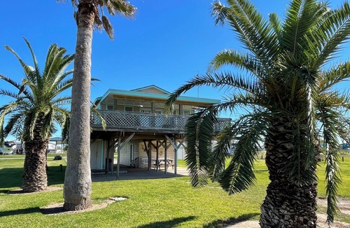 Cedar Lane House | Bay House- Excellent Fishing House With Large Lighted Pier At The Caney Creek "Y