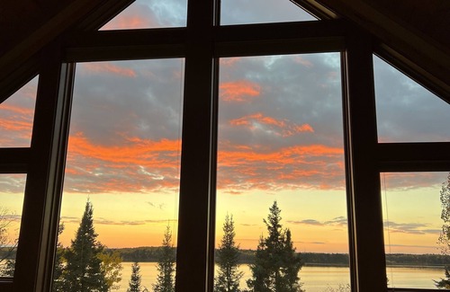 Nevis House | Bay Ridge North Lakeshore Lodge Retreat