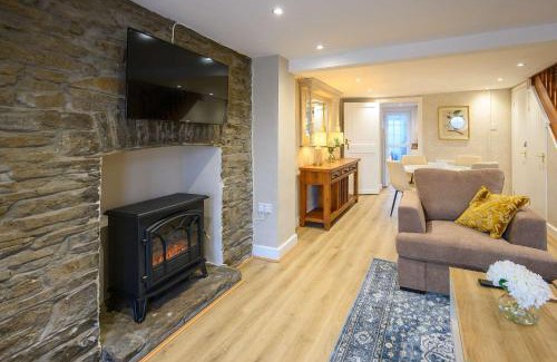 Cymmer House | Bay Tree Cottage Rhondda Valley By STAE-Homes