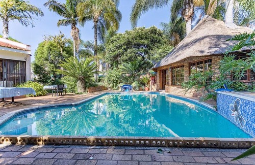 Baileys Muckleneuk House | Bay Tree Guest House