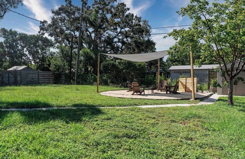 Whitfield House | BayBreeze Cottage Family-Friendly Sleeps 6-8 Near SRQ, Ringling & Beaches