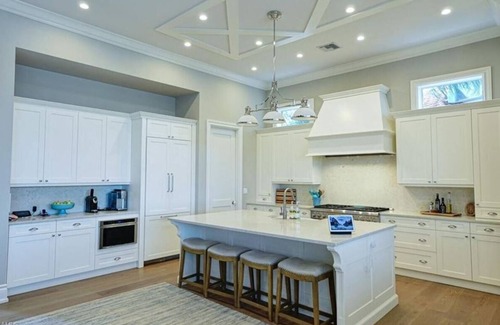 Bonita Springs House | Bayfront Luxury Estate – 5BR, Heated Pool, Spa, Gulf Access & Walk to Beach