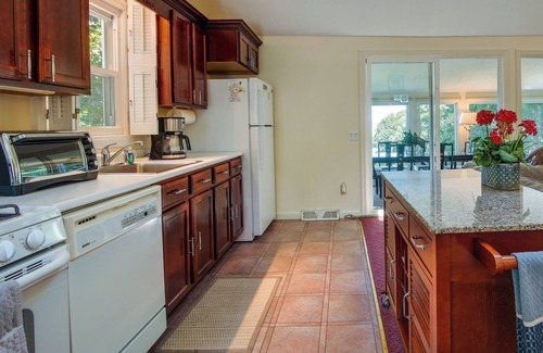 Plymouth House | Bayfront Plymouth Gem w/Sunroom, Steps to Shore!