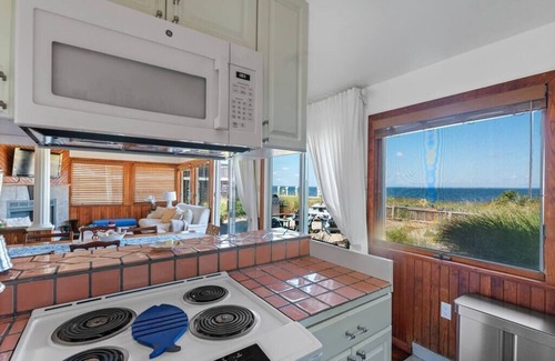 Ocean Beach House | Bayfront Retreat Close to Restaurants & Shops