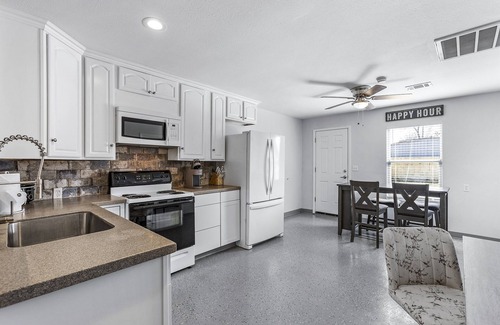 San Leon House | Bayfront Trio House w/Hot Tub + Private Pier