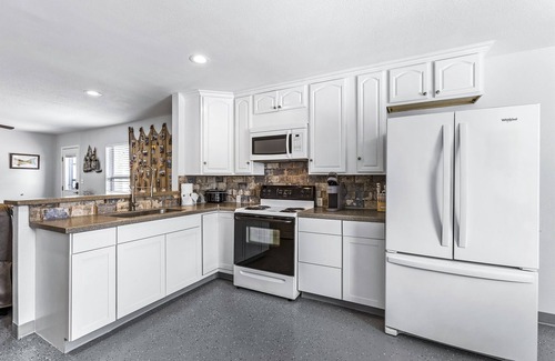 San Leon House | Bayfront Trio House w/Hot Tub + Private Pier