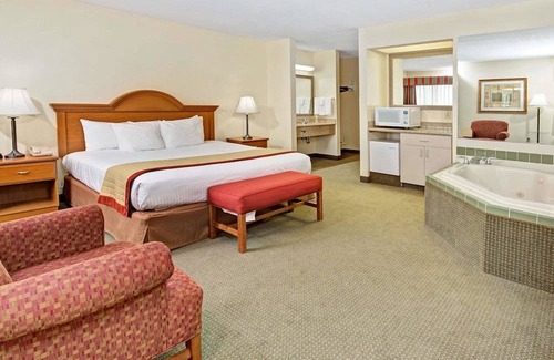 Acton Hotel | Baymont by Wyndham Indianapolis
