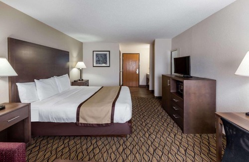 Auburn Hotel | Baymont by Wyndham Auburn