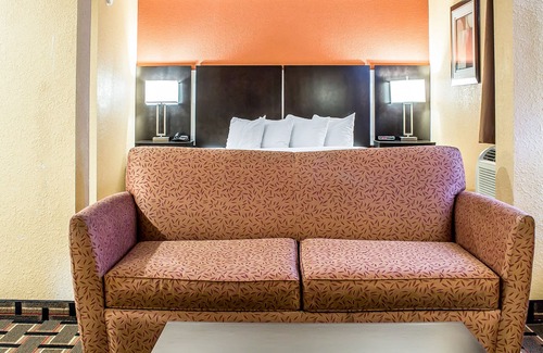 Dunmore Hotel | Baymont by Wyndham Dunmore