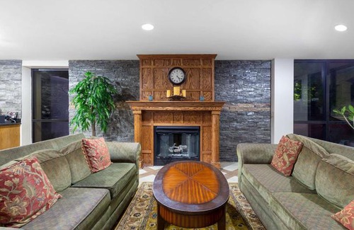 Elkhart Hotel | Baymont by Wyndham Elkhart