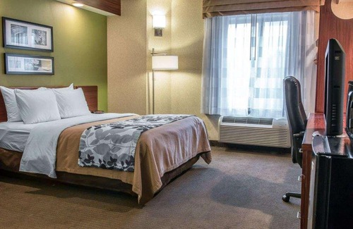 Flat Rock Hotel | Baymont by Wyndham Flat Rock