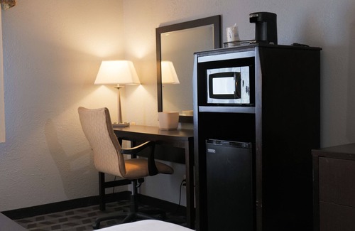 Flint Hotel | Baymont by Wyndham Flint Airport North