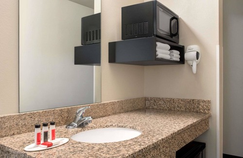 Glenwood Hotel | Baymont by Wyndham Glenwood