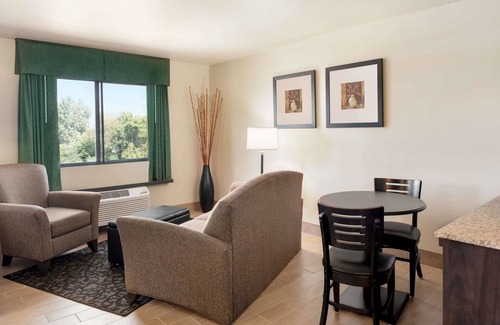 Glenwood Hotel | Baymont by Wyndham Glenwood