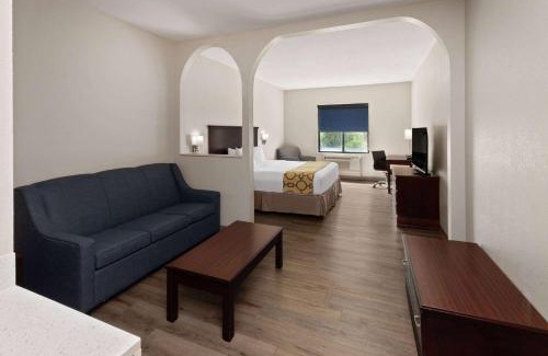 US 290 Hotel | Baymont by Wyndham Houston Brookhollow