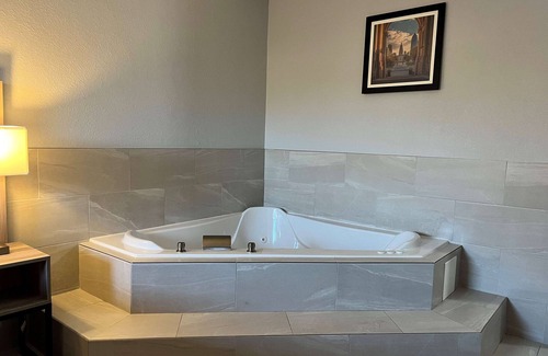 Southport Hotel | Baymont by Wyndham Indianapolis South