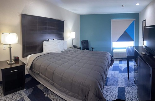 Iowa Hotel | Baymont by Wyndham Iowa Lake Charles