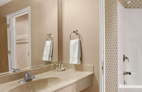 South Jacksonville Hotel | Baymont by Wyndham Jacksonville