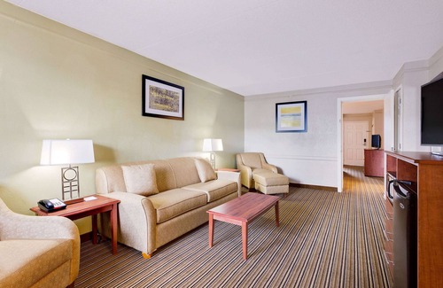 Doctors Inlet Hotel | Baymont by Wyndham Jacksonville Orange Park