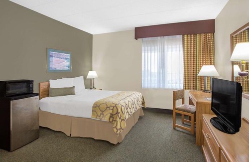 Janesville Hotel | Baymont by Wyndham Janesville
