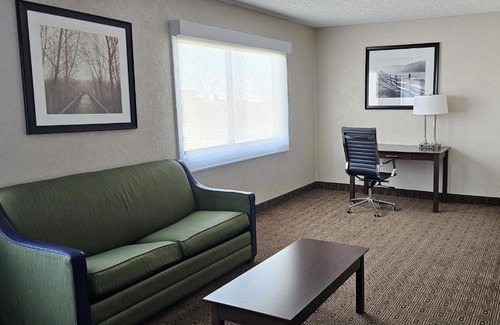 Midland Hotel | Baymont by Wyndham Midland Airport