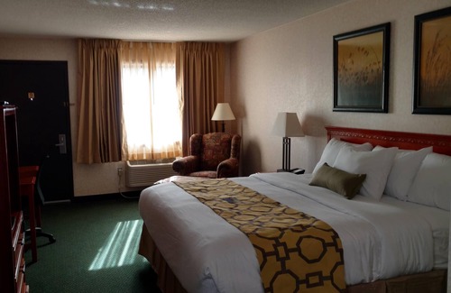 Oacoma Hotel | Baymont by Wyndham Oacoma