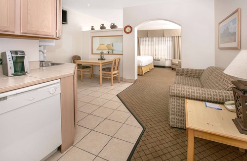 Roswell Hotel | Baymont by Wyndham Roswell