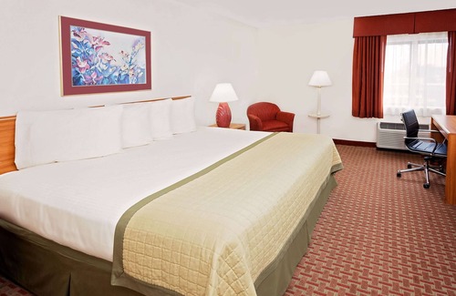 Stevensville Hotel | Baymont by Wyndham St. Joseph/Stevensville