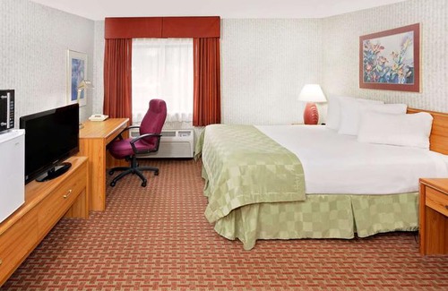Stevensville Hotel | Baymont by Wyndham St Joseph Stevensville