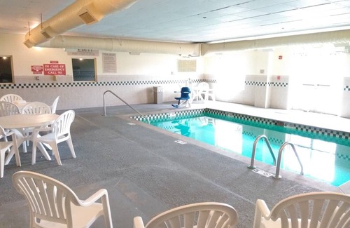 Clinton Hotel | Baymont by Wyndham Clinton