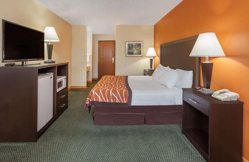 Midland Hotel | Baymont Inn and Suites Midland
