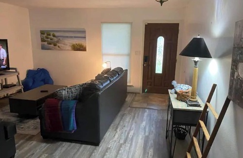 League City House | Bayou Cottage: Quaint 4 Bed house near NASA/Kemah