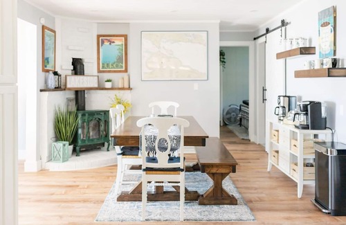 Kincheloe Cottage | Bayside Bungalow: Thanksgiving by the Lake – Gather with Family at Bayside