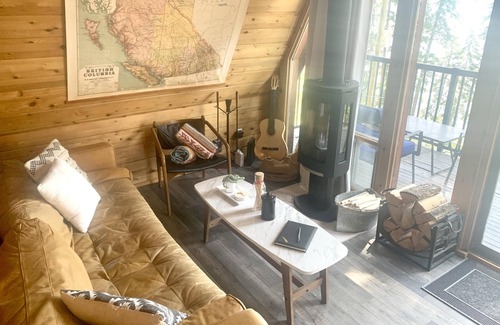 Celista House | Bayside Estate - Semi-Waterfront - Shuswap Vacations & Sledding Accommodation