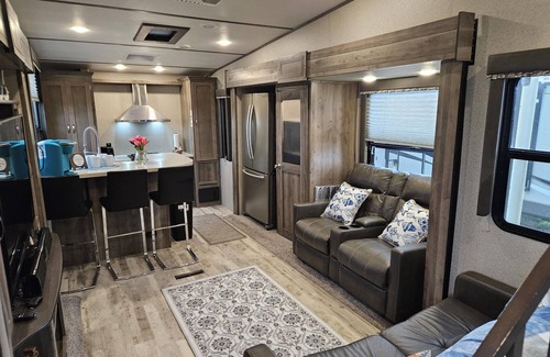 Port Bolivar House | Bayside Serenity – Sprinter 5th Wheel - Sleeps 4