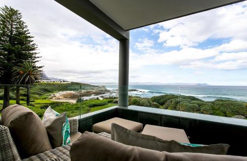 Eastcliff Apartment | Bayview 203