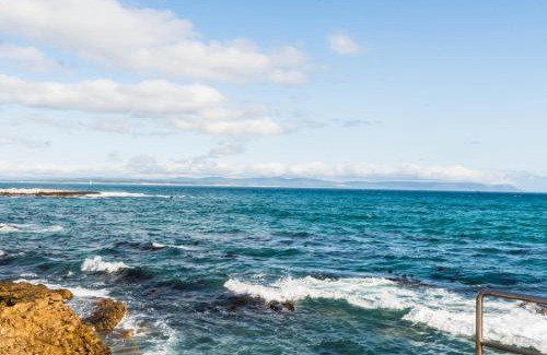 Eastcliff Apartment | Bayview 203