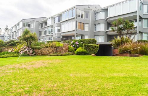 Eastcliff Apartment | Bayview 203