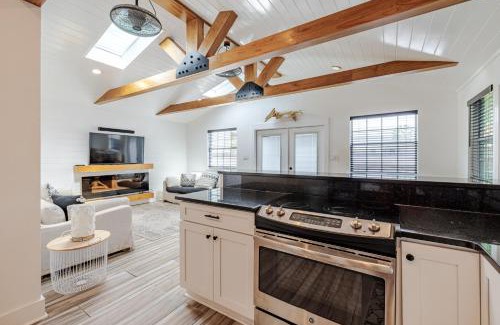 Holiday Beach House | Bayview Cottage - Sun deck, pool, and more!