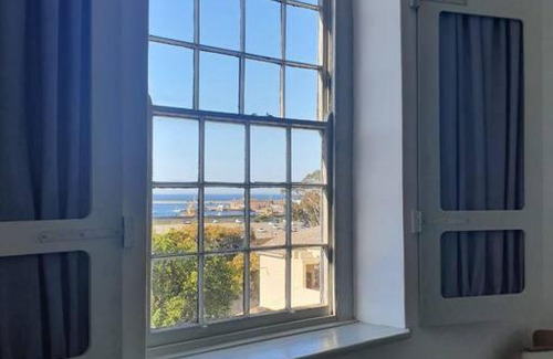 Simon's Town Apartment | Bayview House, Simon's Town. Amazing space !