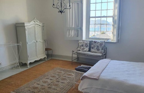 Simon's Town Apartment | Bayview House, Simon's Town. Amazing space !