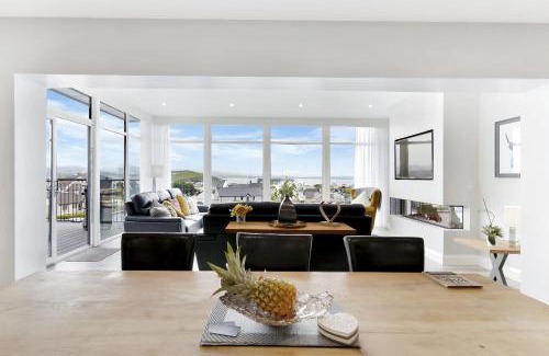 Downings House | BayView Luxury 4 Bedroom Penthouse