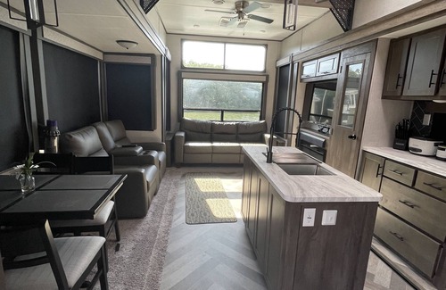 Key Largo RV Rental | Bayview RV/Camper with private boat dock looking over sunset