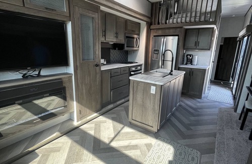 Key Largo RV Rental | Bayview RV/Camper with private boat dock looking over sunset